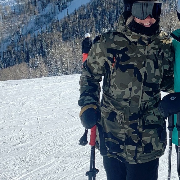 Women’s Holden Camo Ski/Snowboard Jacket - Picture 6 of 7